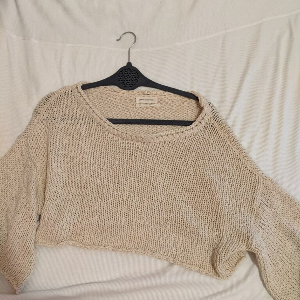 Urban Outfitters Cropped Knit Sweater in Cream
